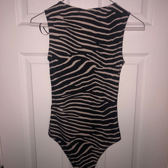 H&M Zebra Print Body built - Picture 2 of 4